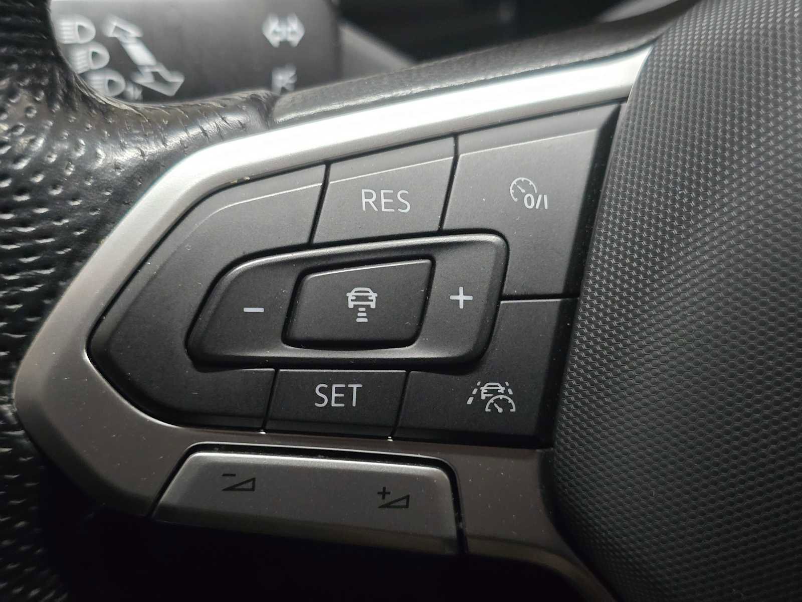 Used 2022 Volkswagen Atlas SEL Premium AWD/4WD image 35