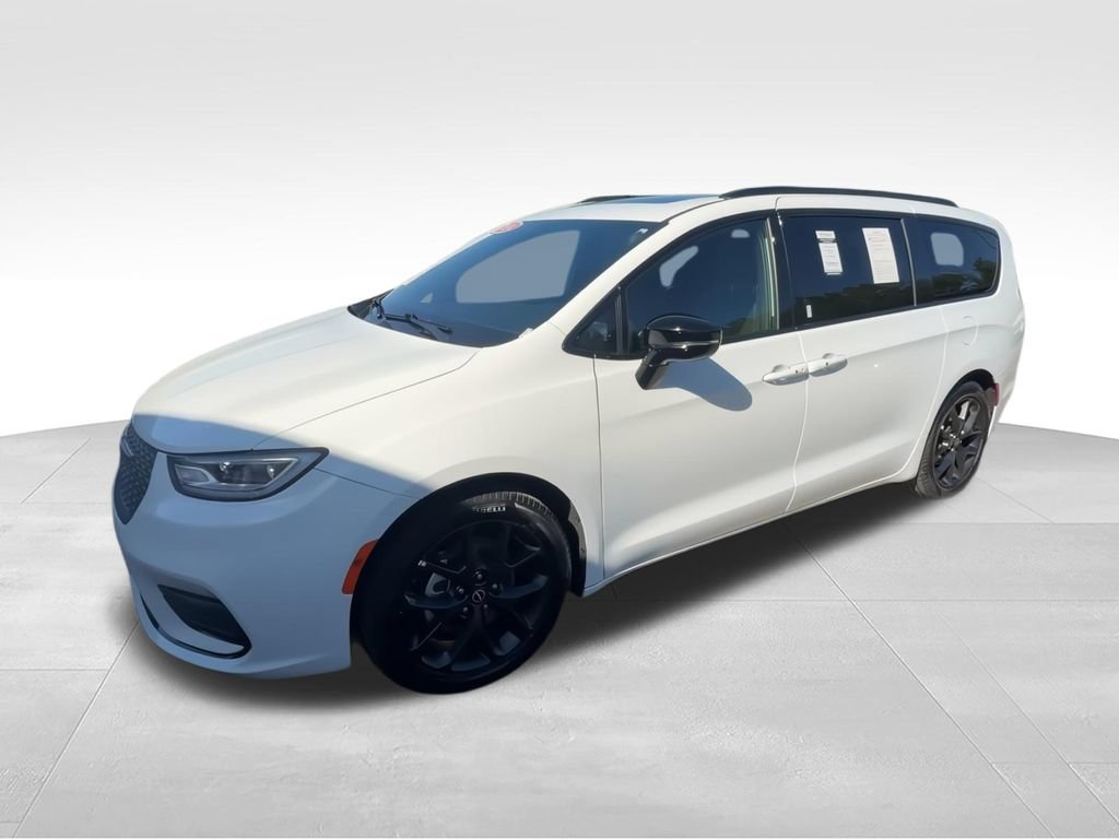 Used 2025 Chrysler Pacifica Limited FWD image 4