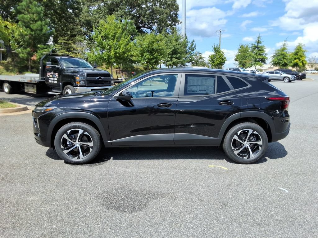 New 2026 Chevrolet Trax RS w/ Sunroof Package FWD image 8