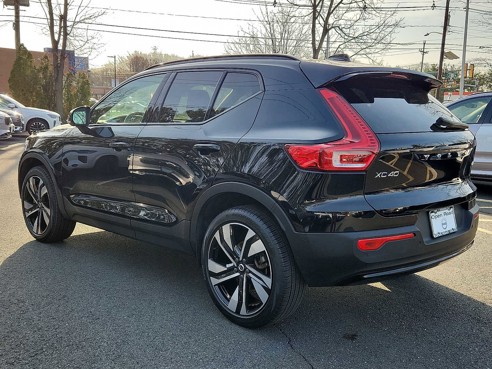 Certified 2023 Volvo XC40 B5 Plus w/ Protection Package Premier image 4