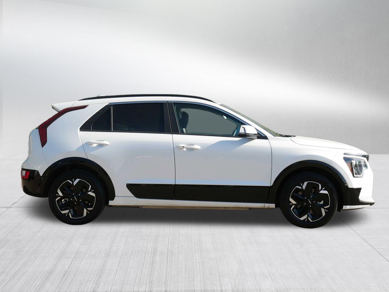 Certified 2024 Kia Niro Wind w/ Wind Preserve Package FWD image 8