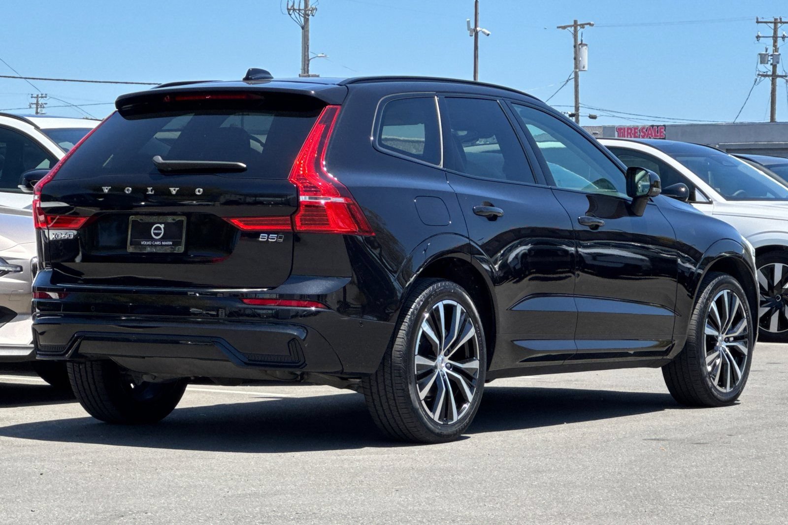 Used 2023 Volvo XC60 B5 Plus w/ Climate Package AWD/4WD image 2