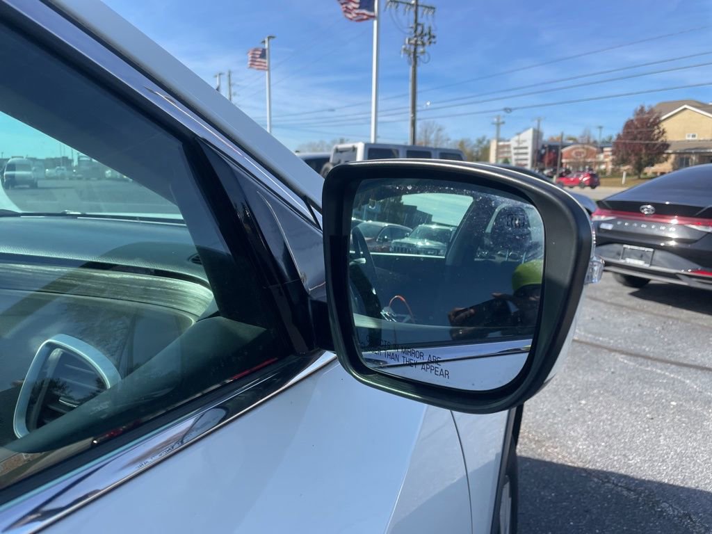 Used 2017 Nissan Murano S image 16