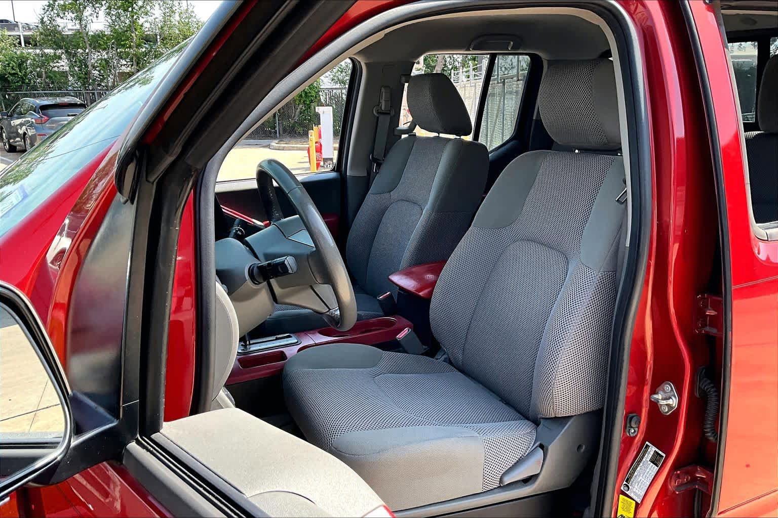 Used 2017 Nissan Frontier SV w/ SV Value Truck Package RWD image 8