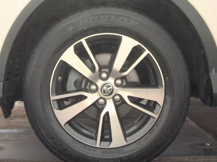 Used 2018 Toyota RAV4 XLE FWD image 10