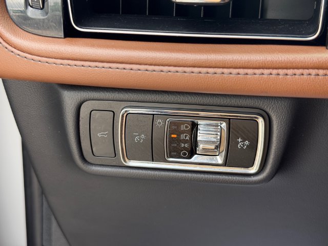 Used 2024 Lincoln Aviator Reserve w/ Equipment Group 201A AWD/4WD image 30