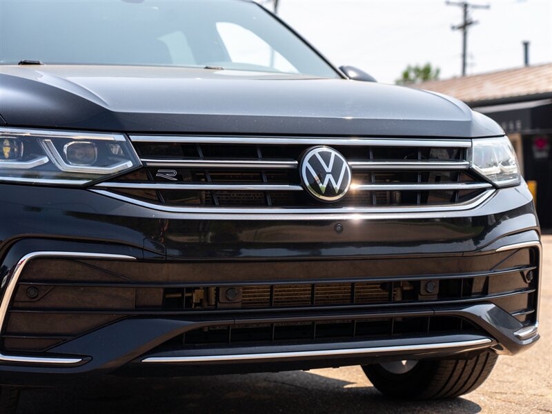 Used 2022 Volkswagen Tiguan SEL R-Line AWD/4WD image 9