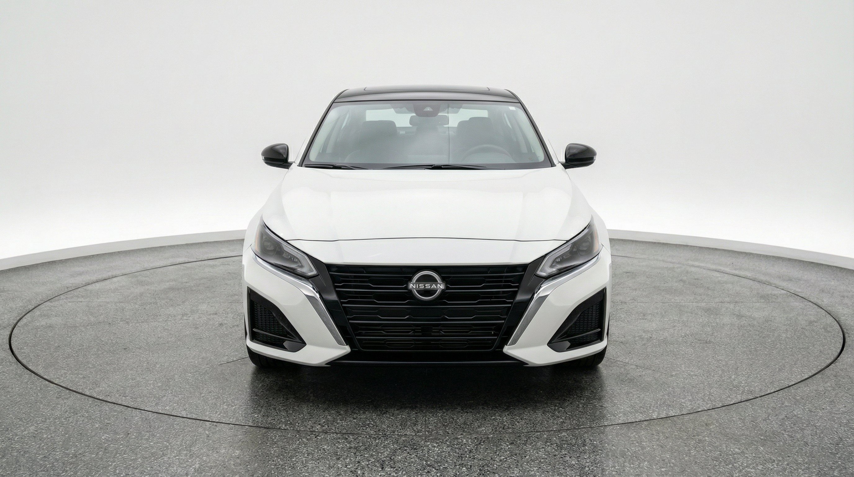 Used 2025 Nissan Altima 2.5 SV FWD image 2