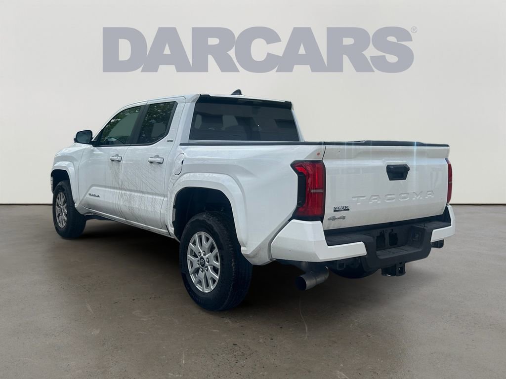 Used 2025 Toyota Tacoma SR5 AWD/4WD image 5