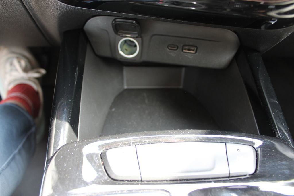 Used 2025 Chevrolet Trax LT w/ LT Convenience Package image 39