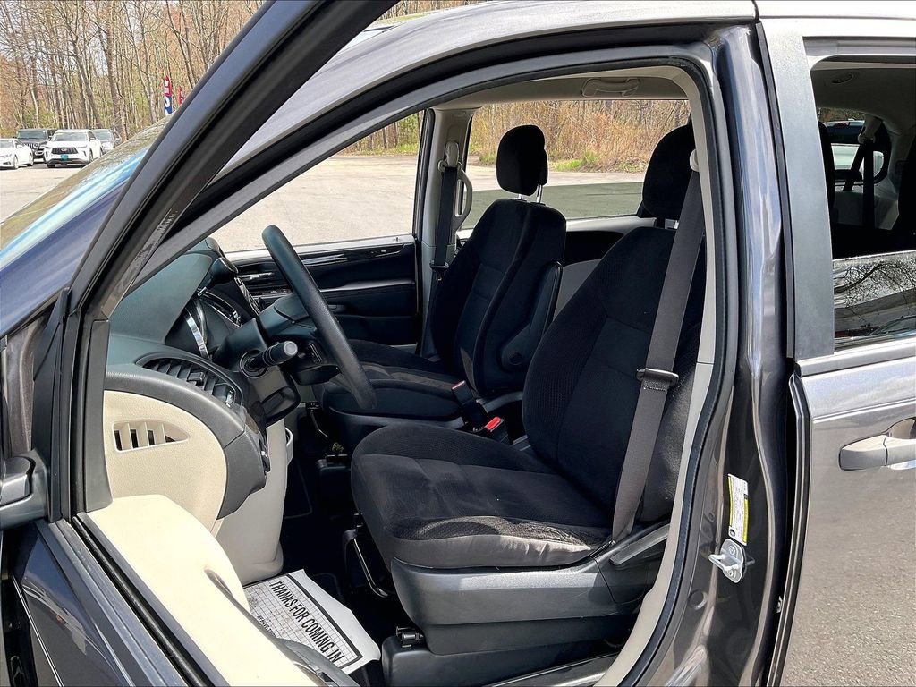 Used 2019 Dodge Grand Caravan SE w/ UConnect Hands-Free Group FWD image 10