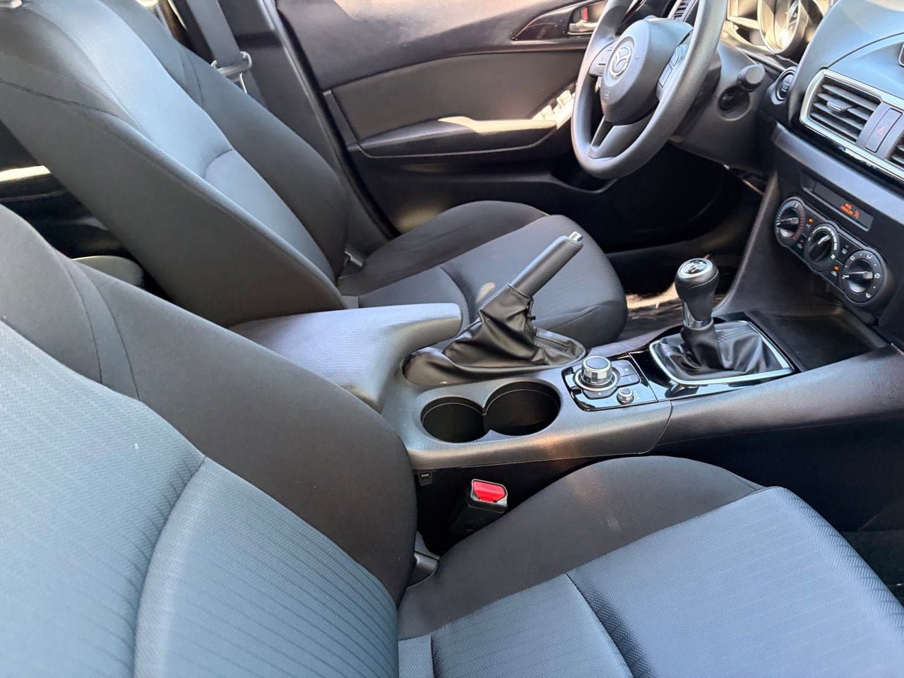 Used 2016 MAZDA MAZDA3 i Sport FWD image 13