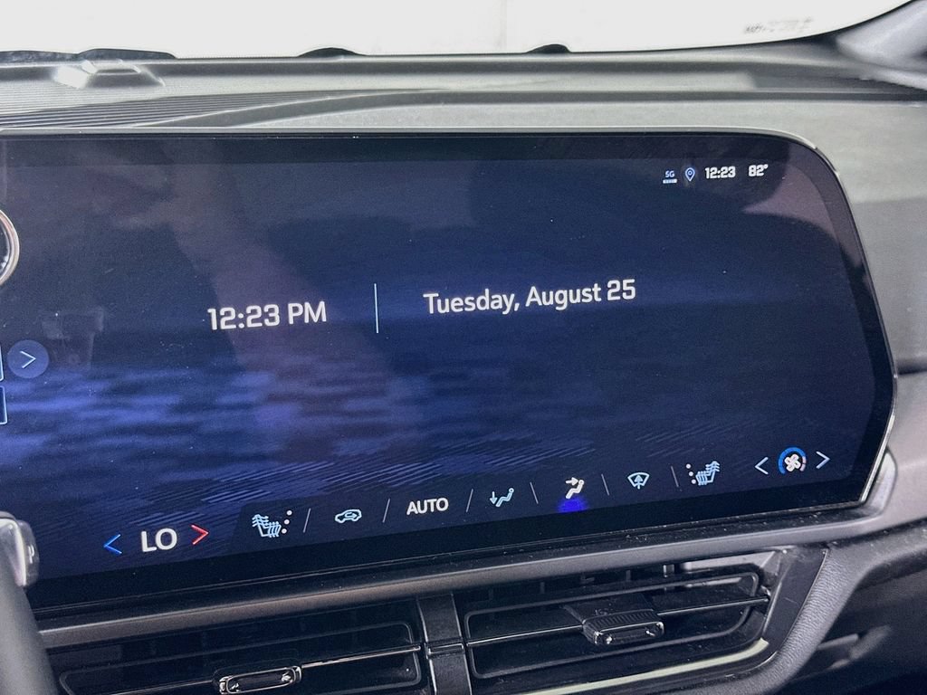Used 2025 Chevrolet Equinox EV RS FWD image 27