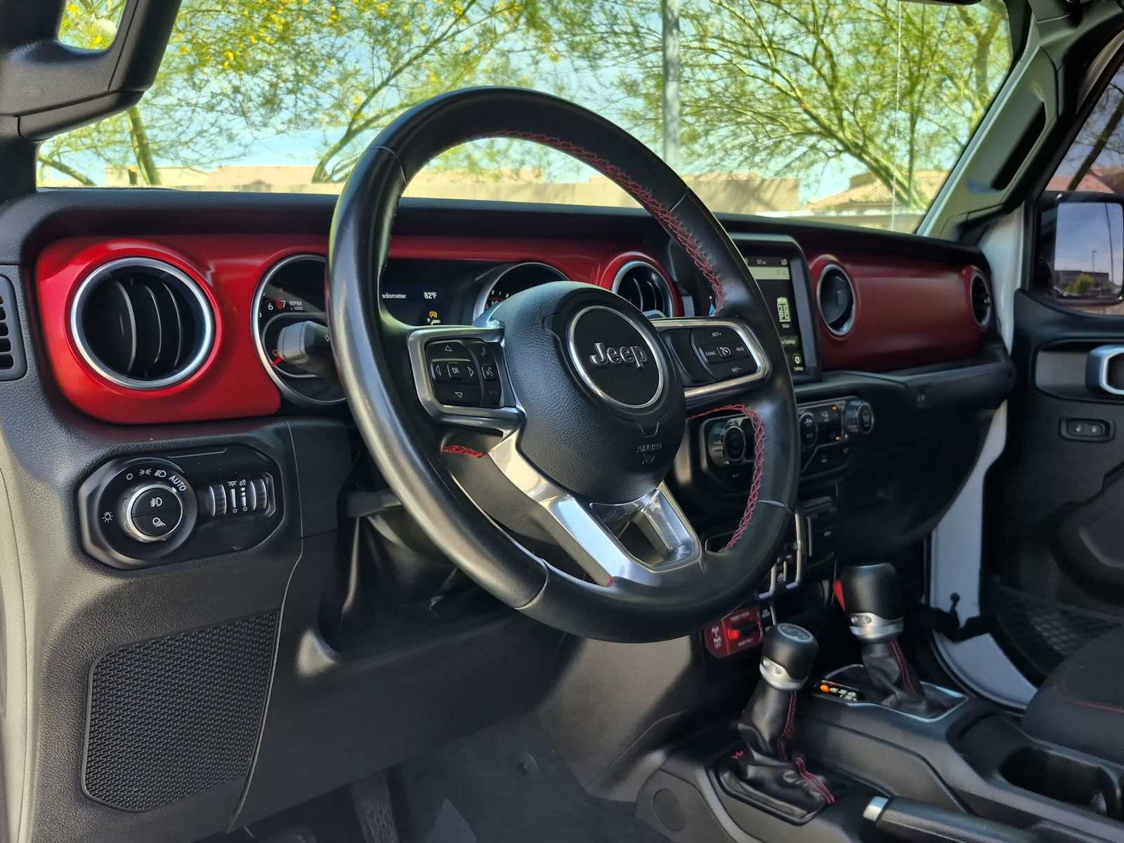 Used 2022 Jeep Gladiator Rubicon AWD/4WD image 2