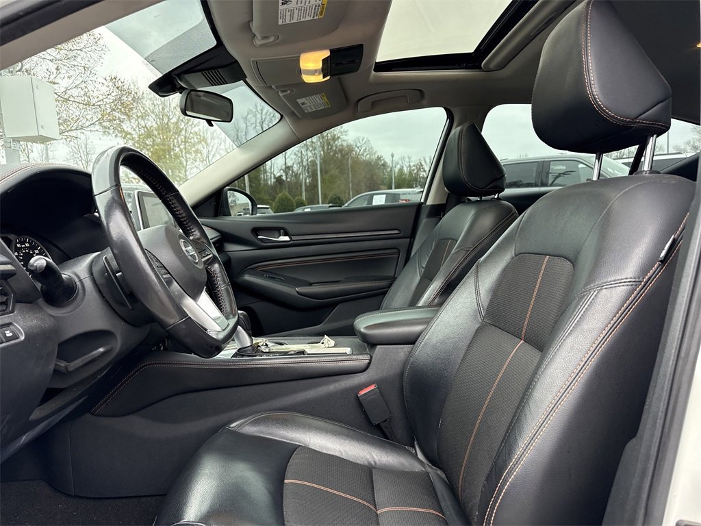 Used 2022 Nissan Altima 2.5 SR w/ Midnight Edition Package image 8