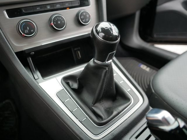 Used 2015 Volkswagen Golf TDI S FWD image 30
