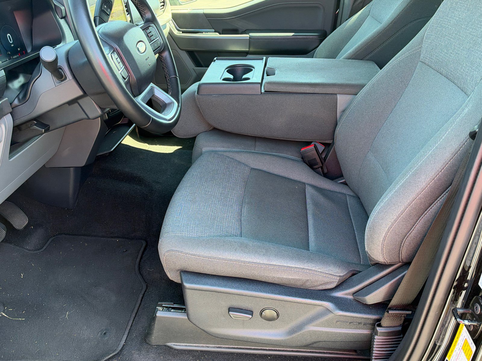 Used 2025 Ford F150 XLT w/ Equipment Group 301A Standard AWD/4WD image 9