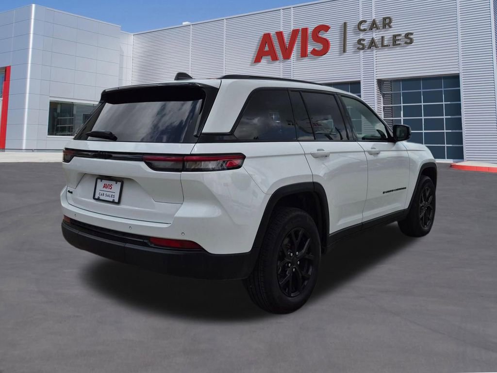 Used 2025 Jeep Grand Cherokee Altitude AWD/4WD image 6