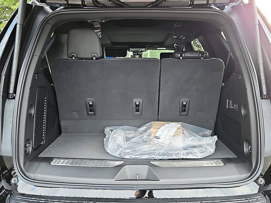 New 2026 Chevrolet Tahoe High Country AWD/4WD image 12