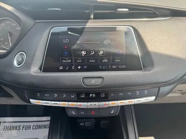 Used 2022 Cadillac XT4 Luxury w/ Cold Weather Package FWD image 27