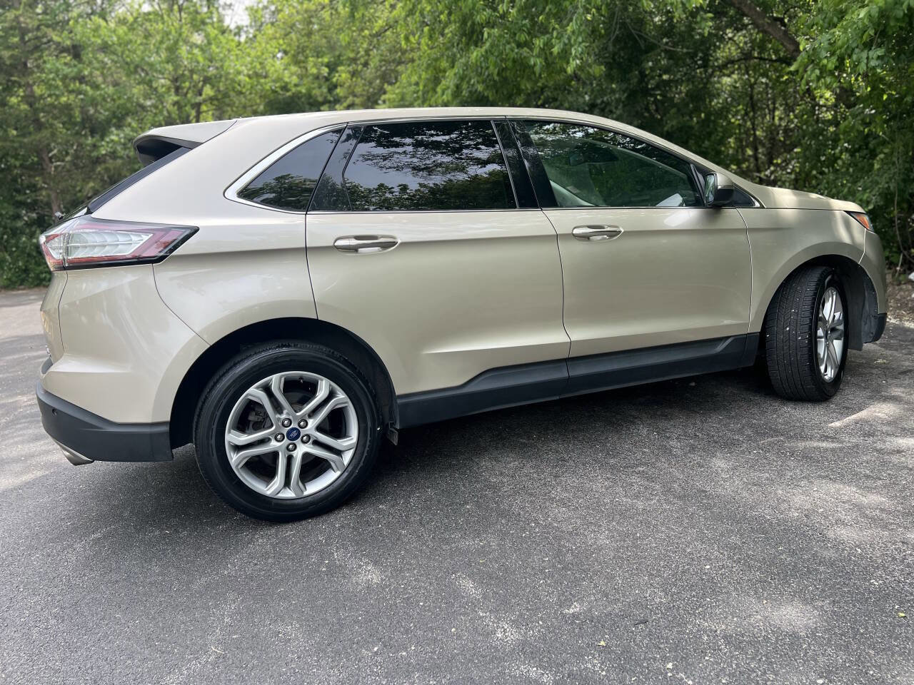 Used 2018 Ford Edge Titanium w/ Ford Safe & Smart Package FWD image 8