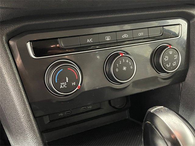 Used 2020 Volkswagen Tiguan S image 9