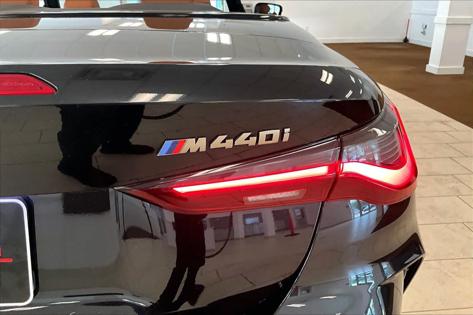 Used 2022 BMW M440i Convertible RWD image 28