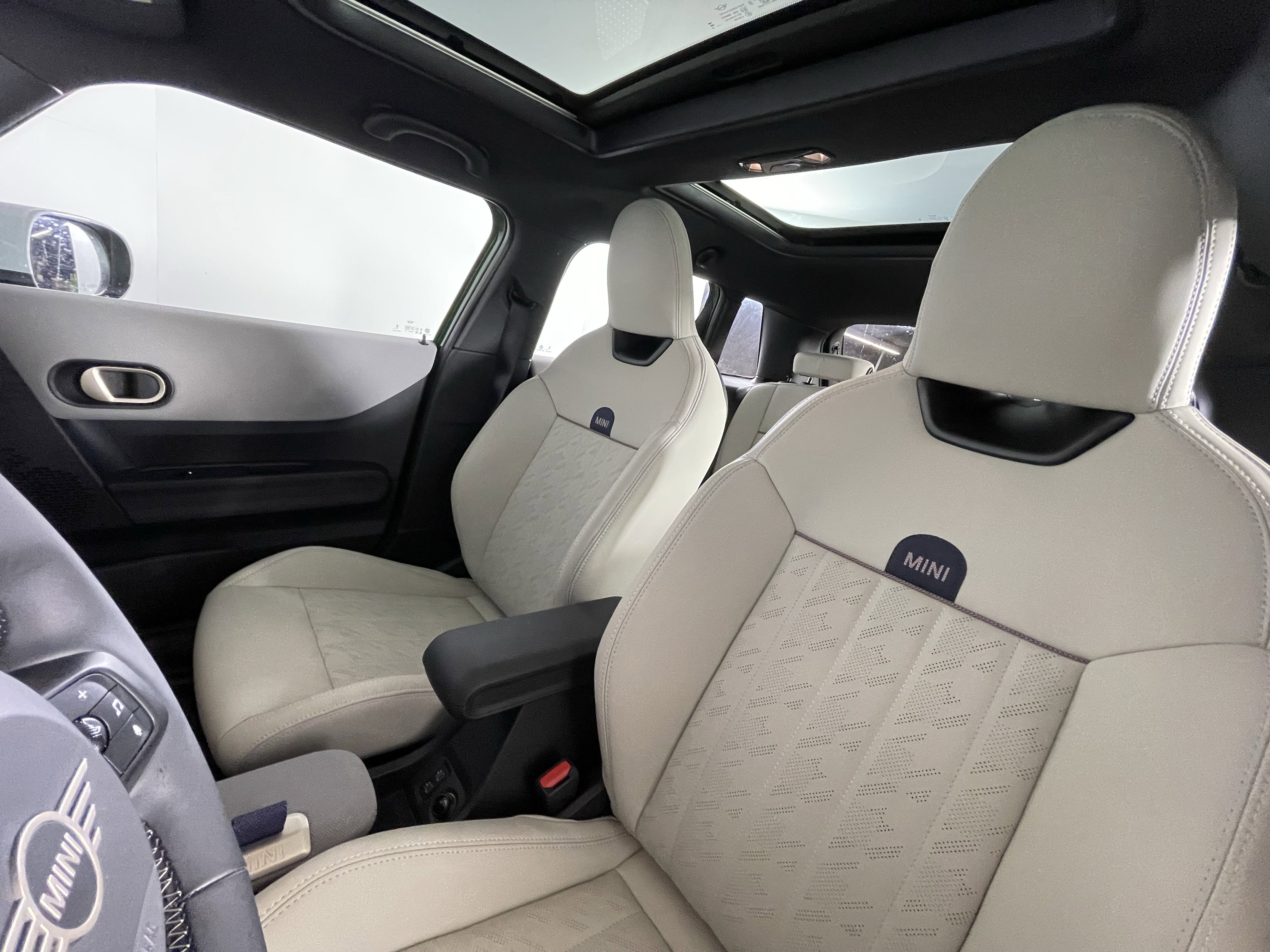 Used 2026 MINI Cooper 4-Door Hardtop image 9