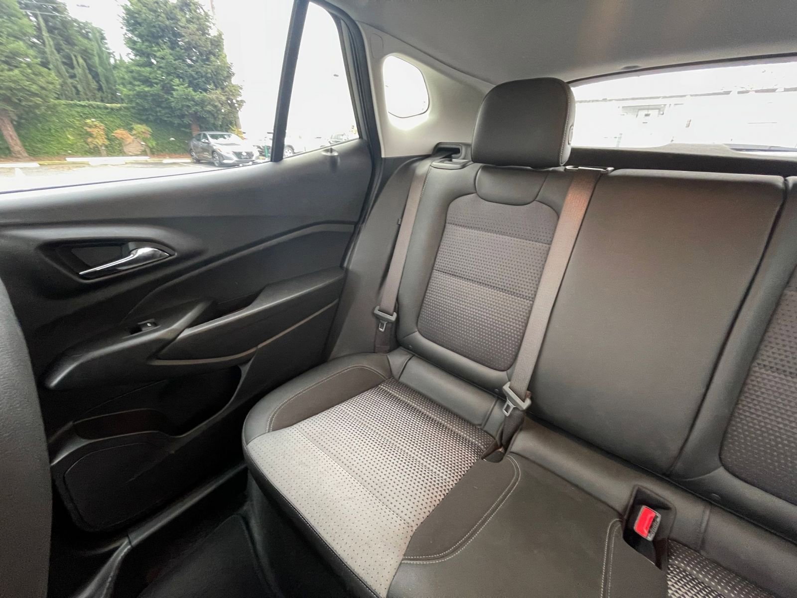 Used 2025 Chevrolet Trax LT image 34