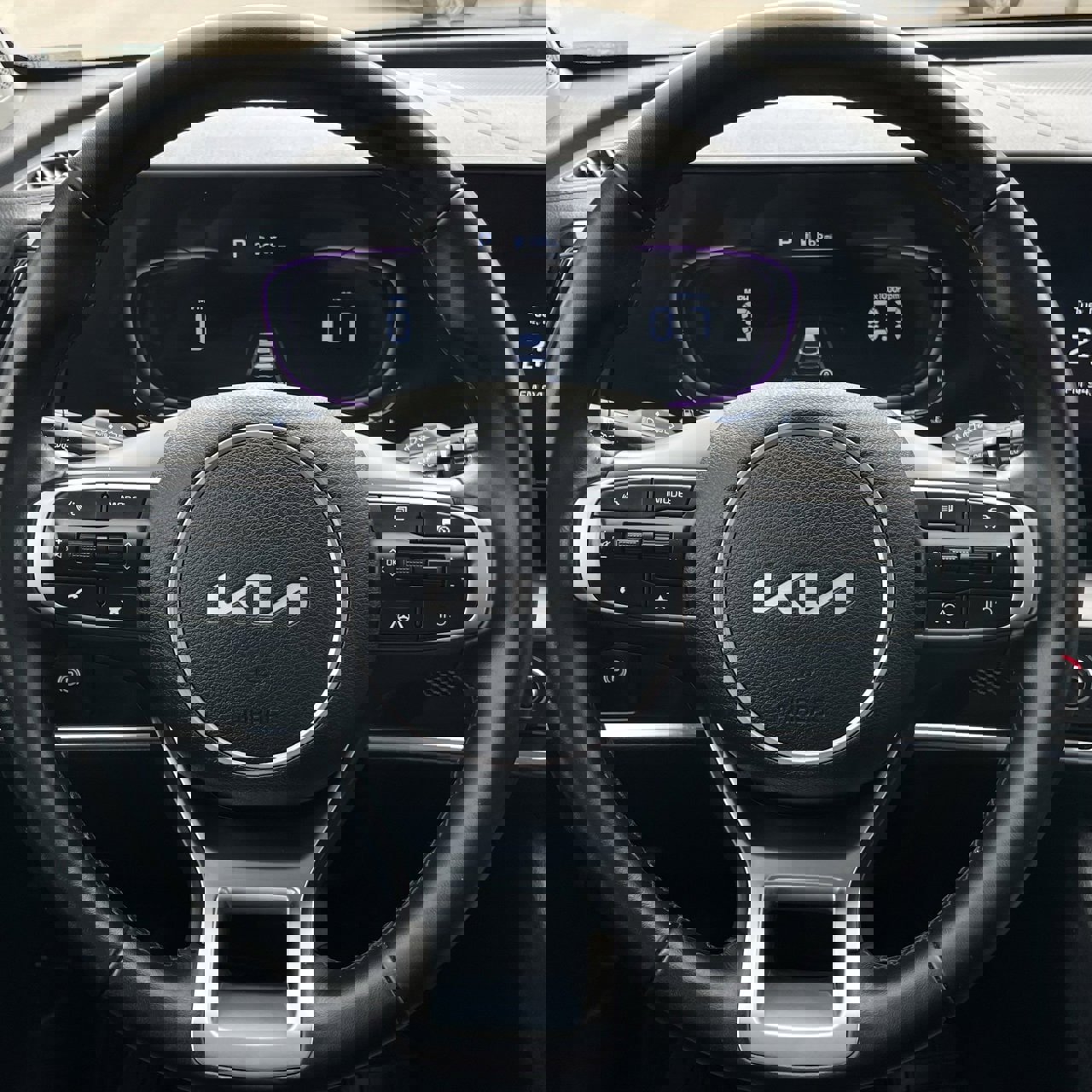 Used 2025 Kia Sportage EX w/ Premium Package image 12