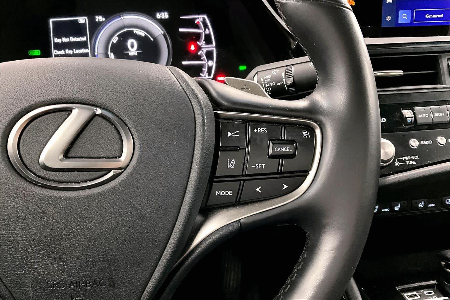 Used 2025 Lexus ES 300h w/ Premium Package FWD image 25