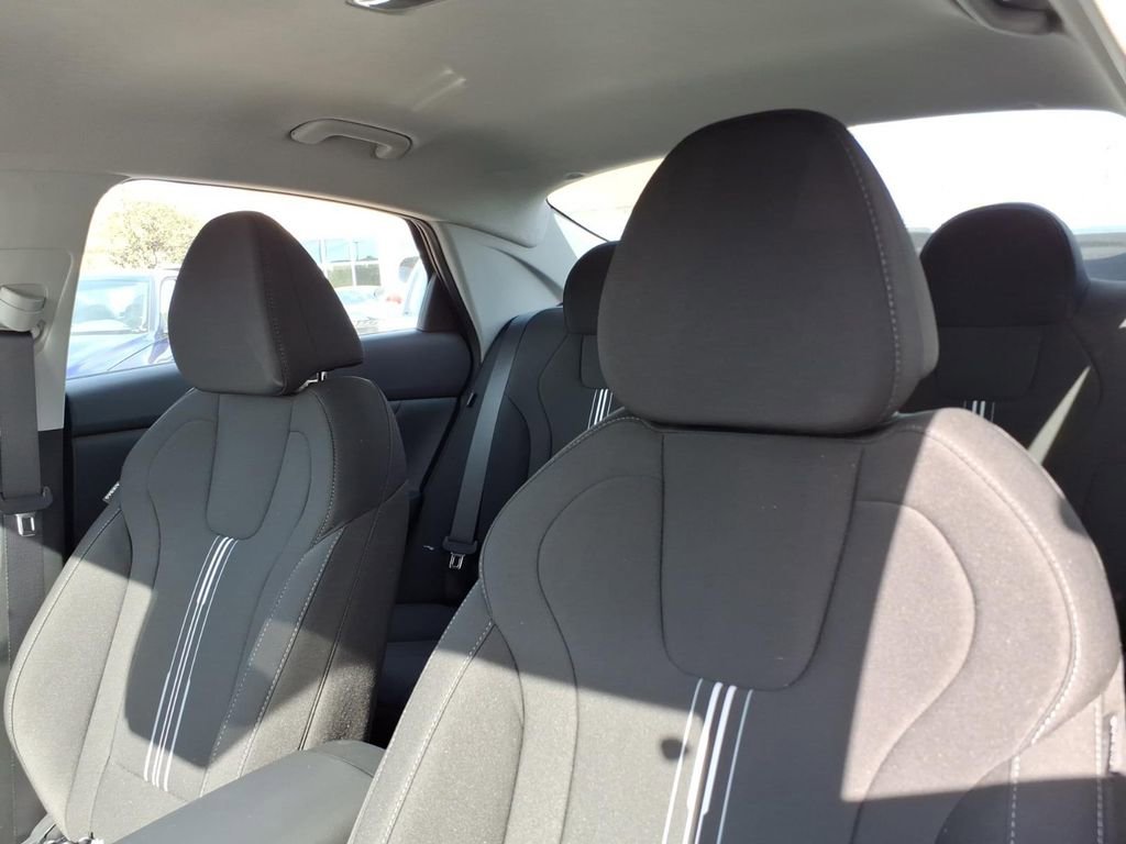 New 2026 Hyundai Elantra Hybrid FWD image 16