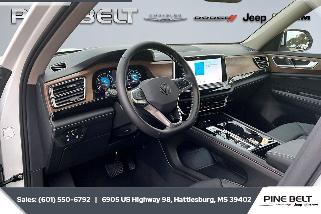 Used 2025 Volkswagen Atlas SE image 12
