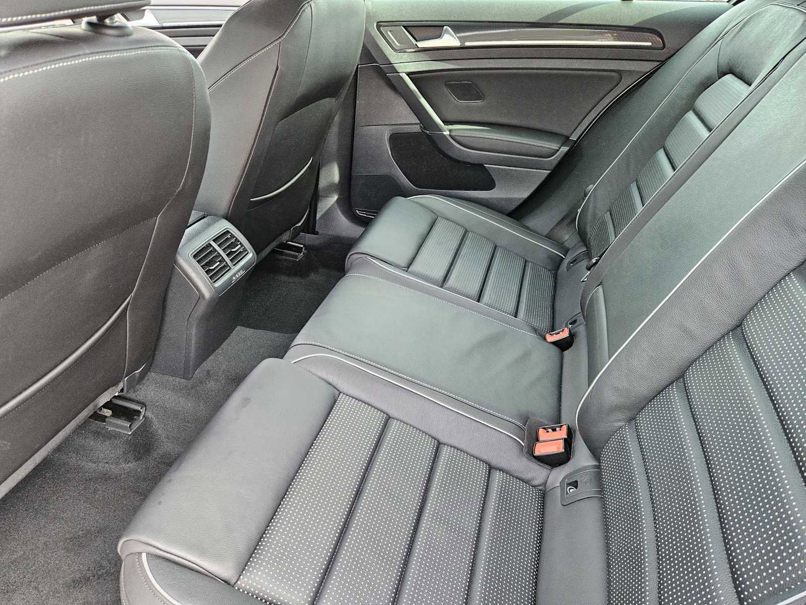 Used 2019 Volkswagen Golf R 4-Door image 28