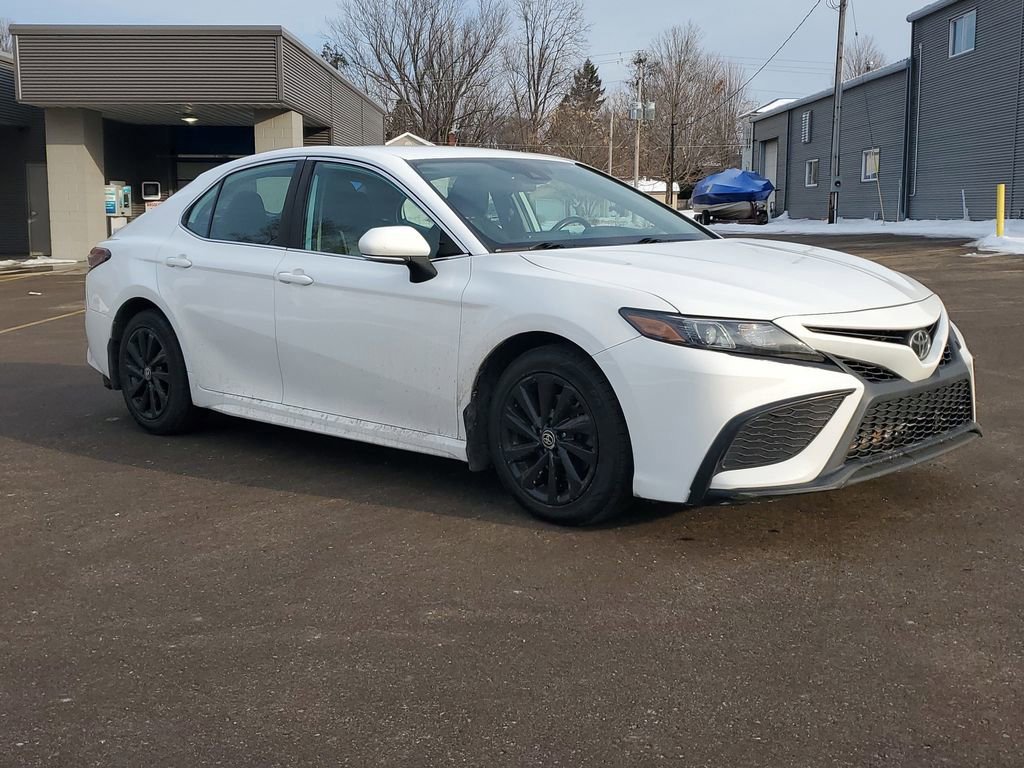 Used 2021 Toyota Camry SE image 2
