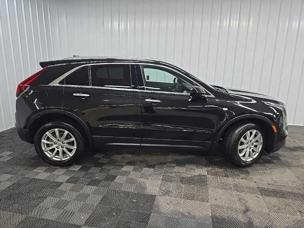 Used 2023 Cadillac XT4 Luxury w/ Cold Weather Package image 2