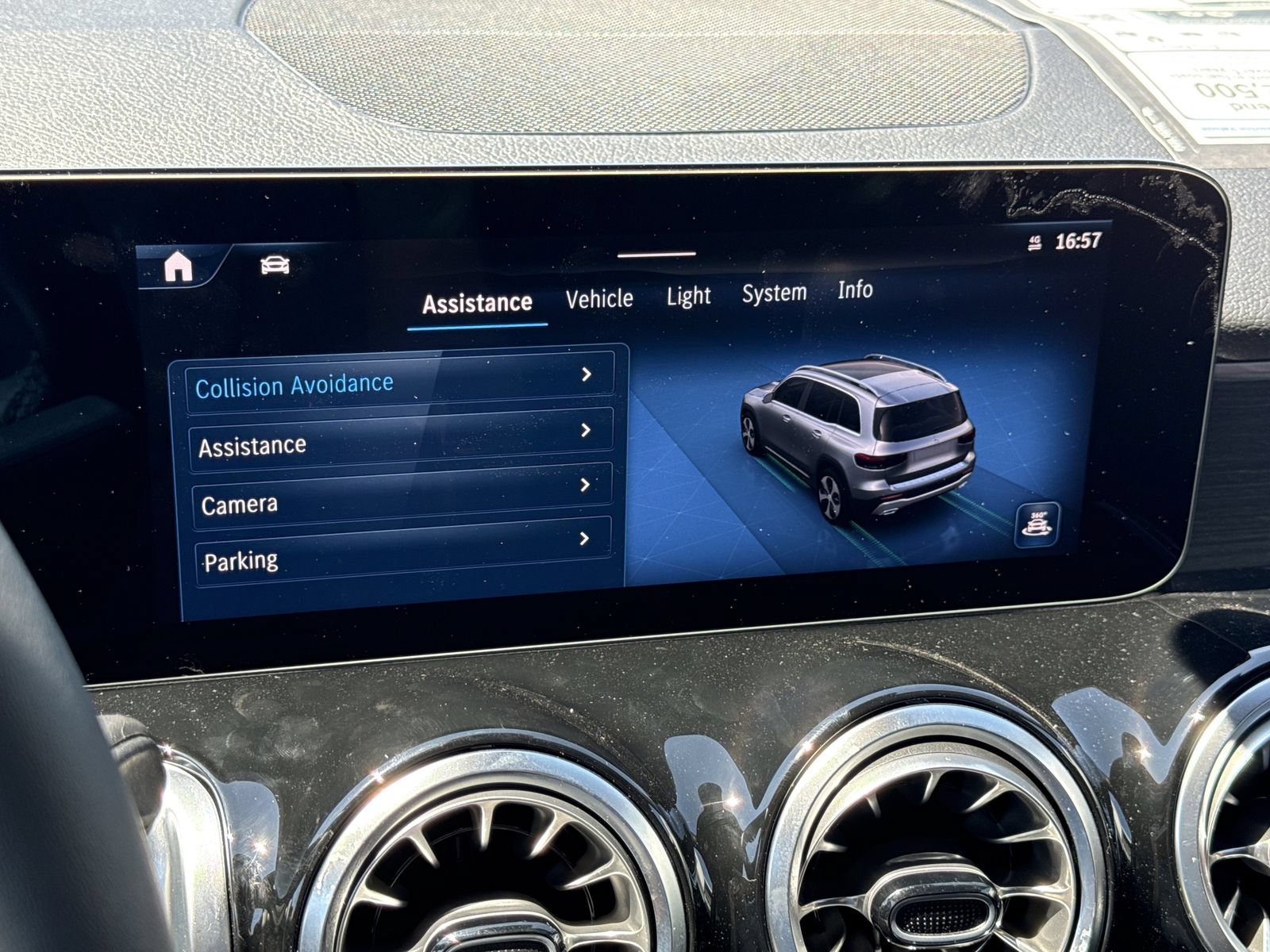 Used 2026 Mercedes-Benz GLB 250 image 25