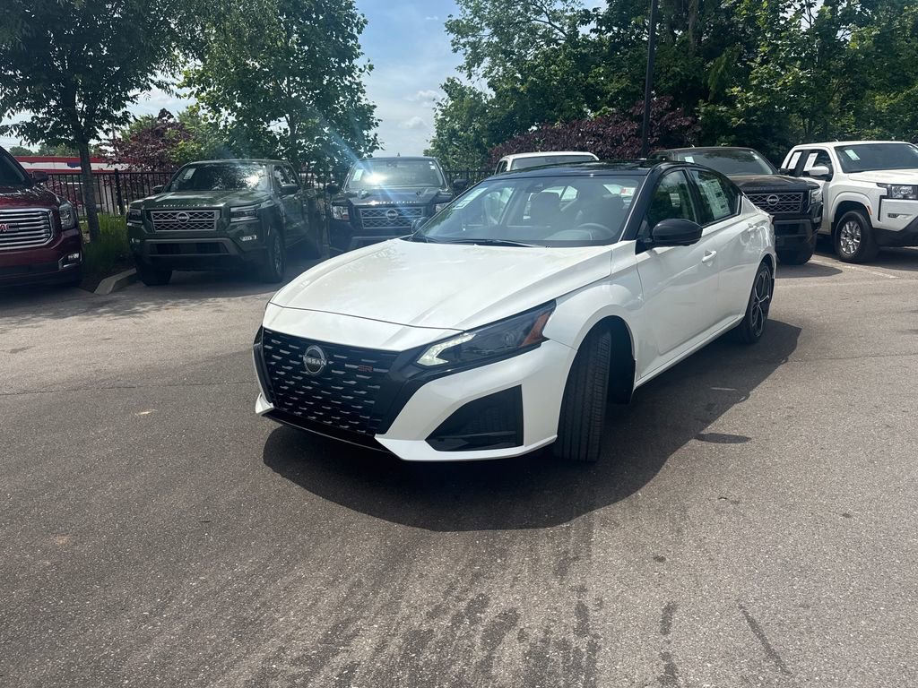 New 2026 Nissan Altima 2.5 SR w/ SR Premium Package FWD image 3