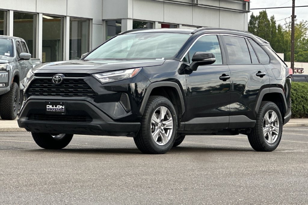 Used 2025 Toyota RAV4 XLE AWD/4WD image 11