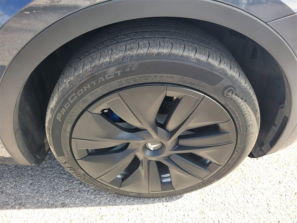 Used 2020 Tesla Model Y Long Range image 18