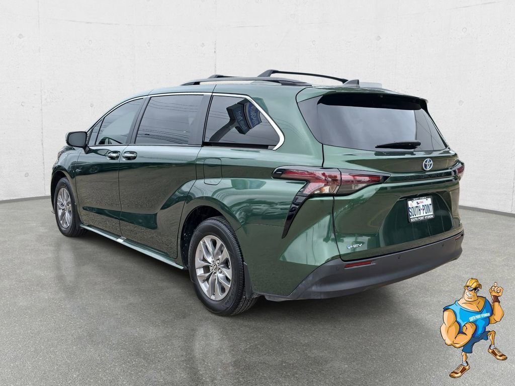 Used 2025 Toyota Sienna XLE FWD image 7