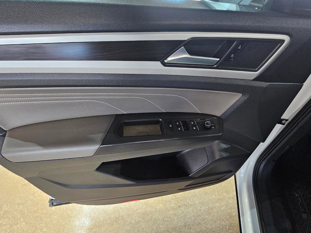 Used 2022 Volkswagen Atlas SE FWD image 32