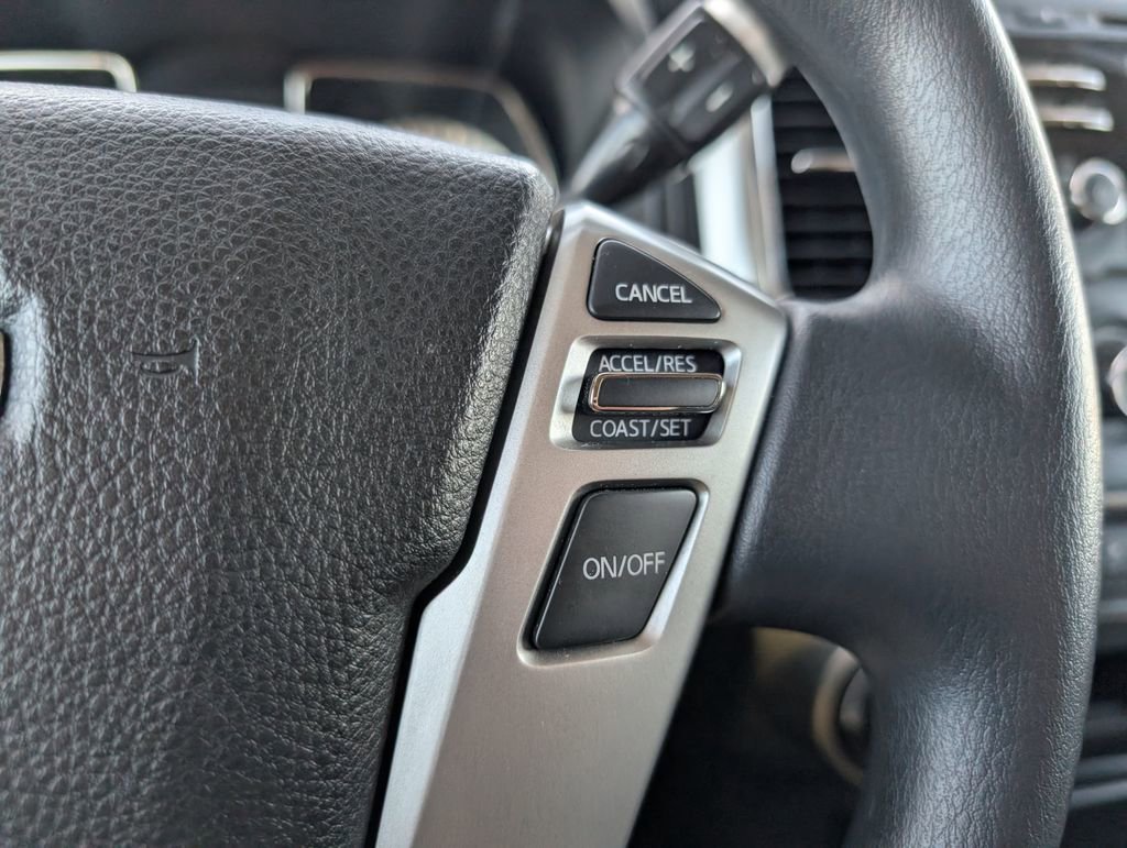 Used 2018 Nissan Titan SV image 15