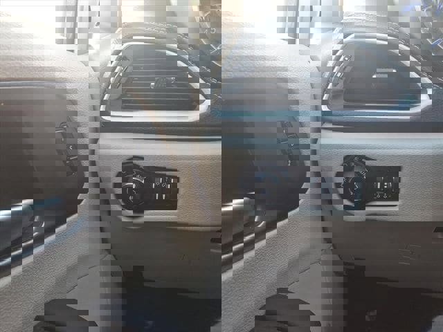 Certified 2023 Chrysler Pacifica Touring-L image 21