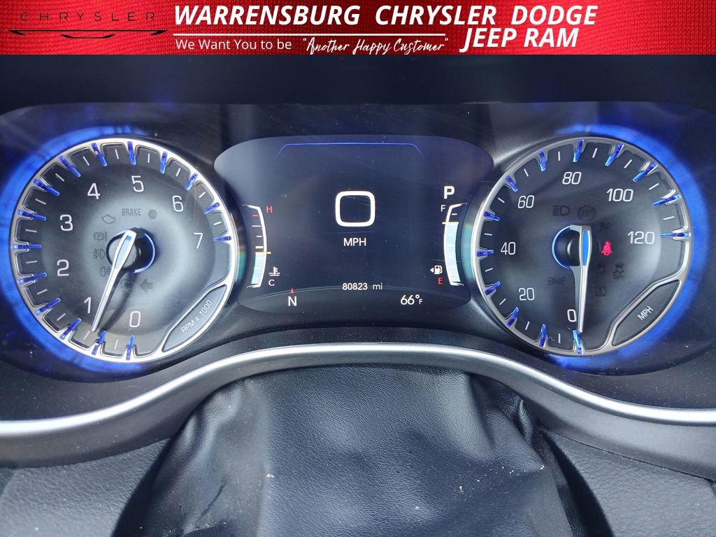 Used 2023 Chrysler Pacifica Touring-L FWD image 17