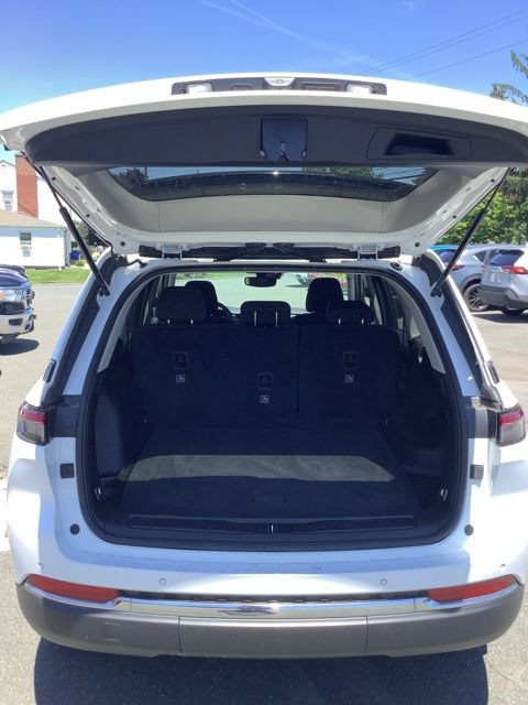 Certified 2023 Jeep Grand Cherokee Laredo AWD/4WD image 6
