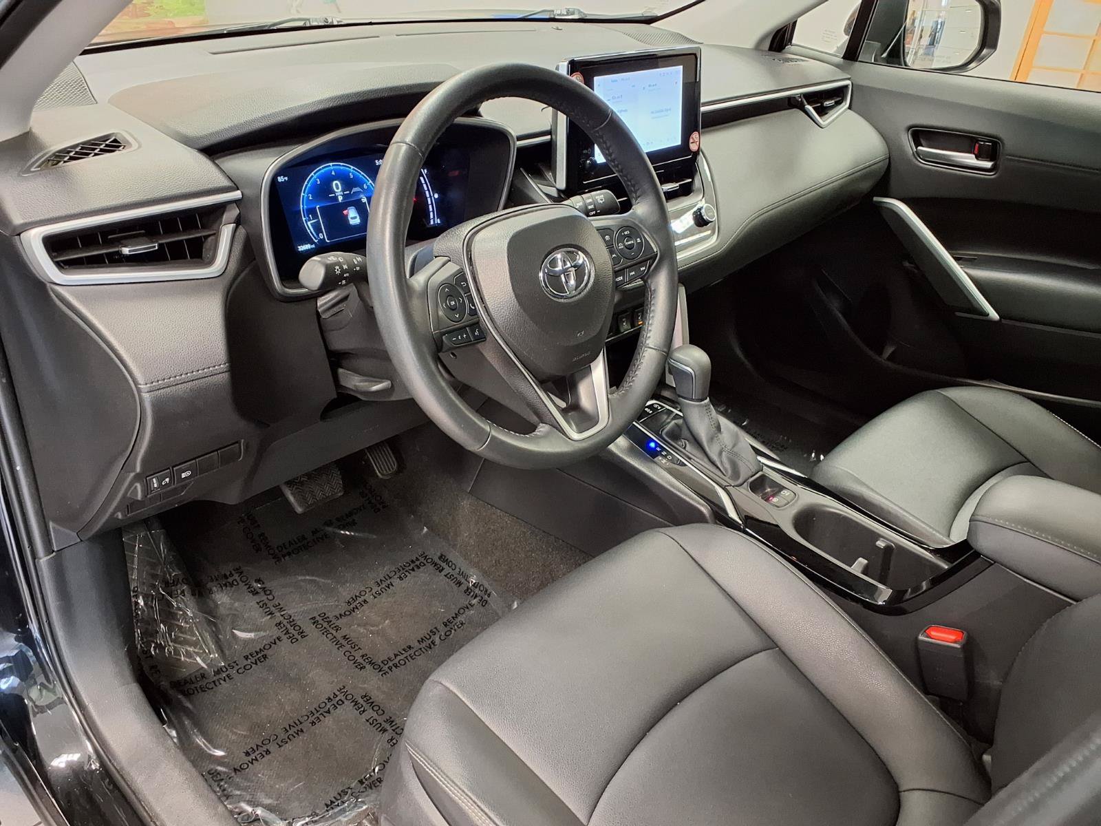 Used 2025 Toyota Corolla Cross XLE FWD image 18
