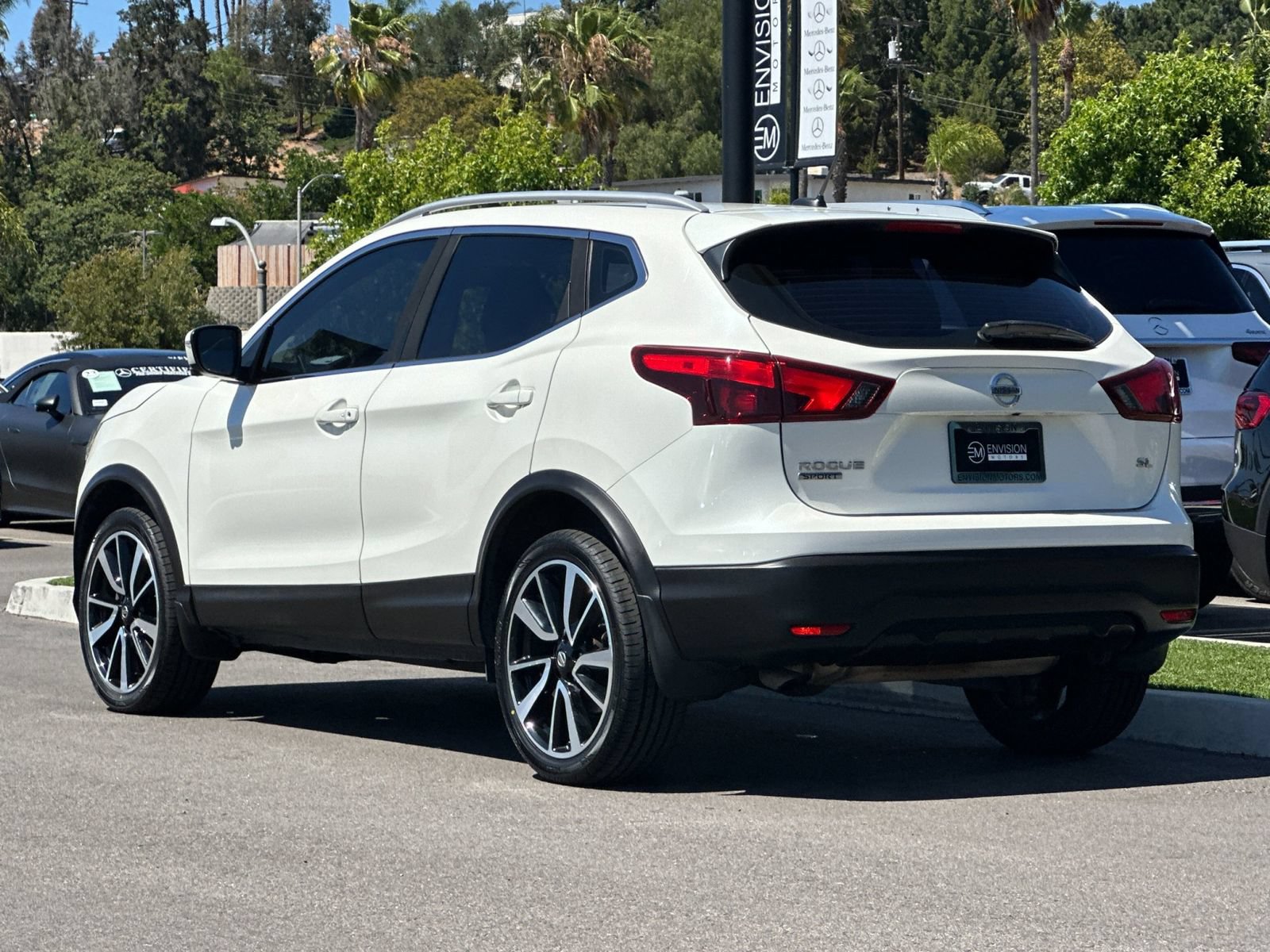Used 2018 Nissan Rogue Sport SL FWD image 5