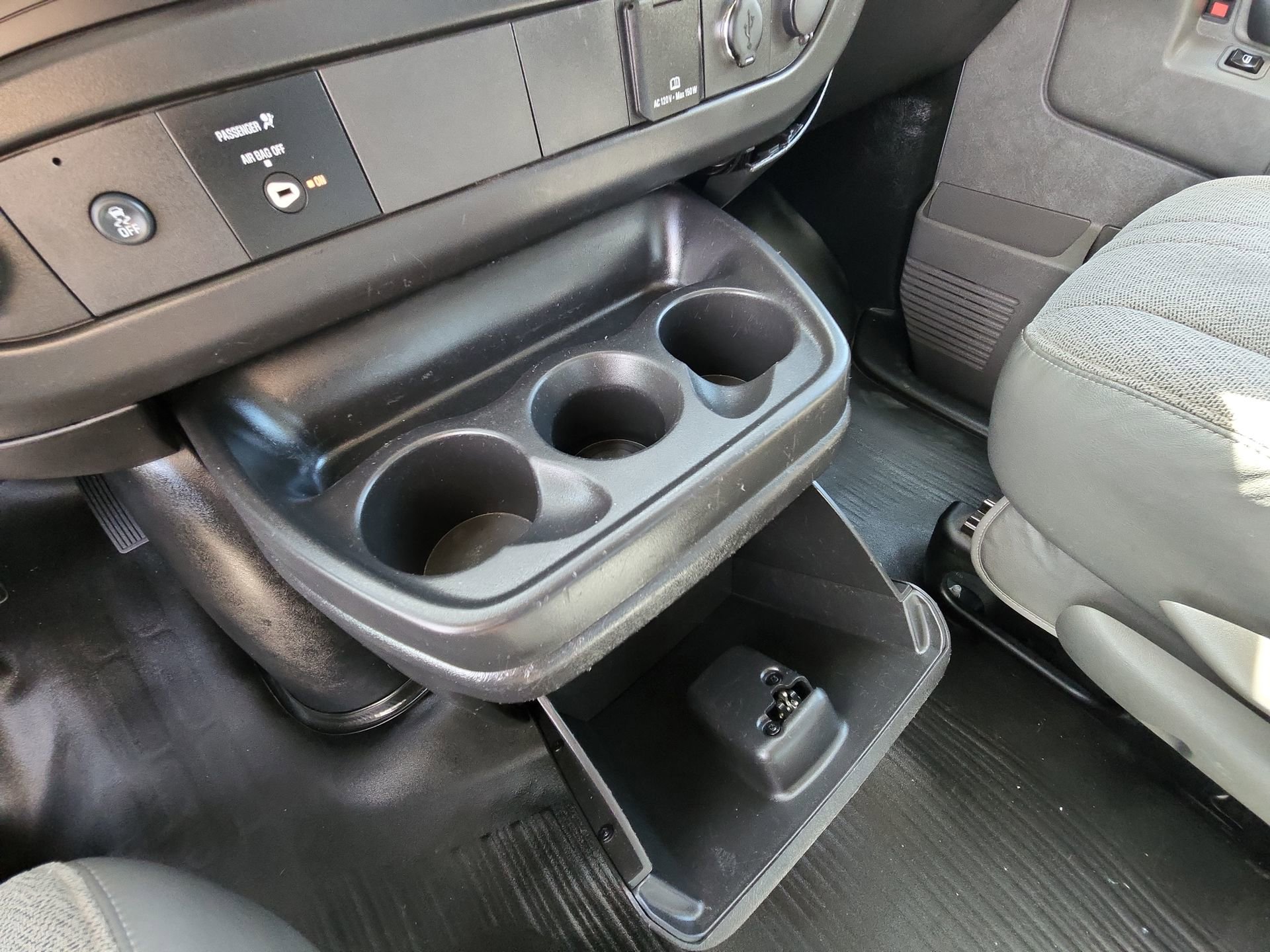Used 2017 Chevrolet Express 3500 image 19