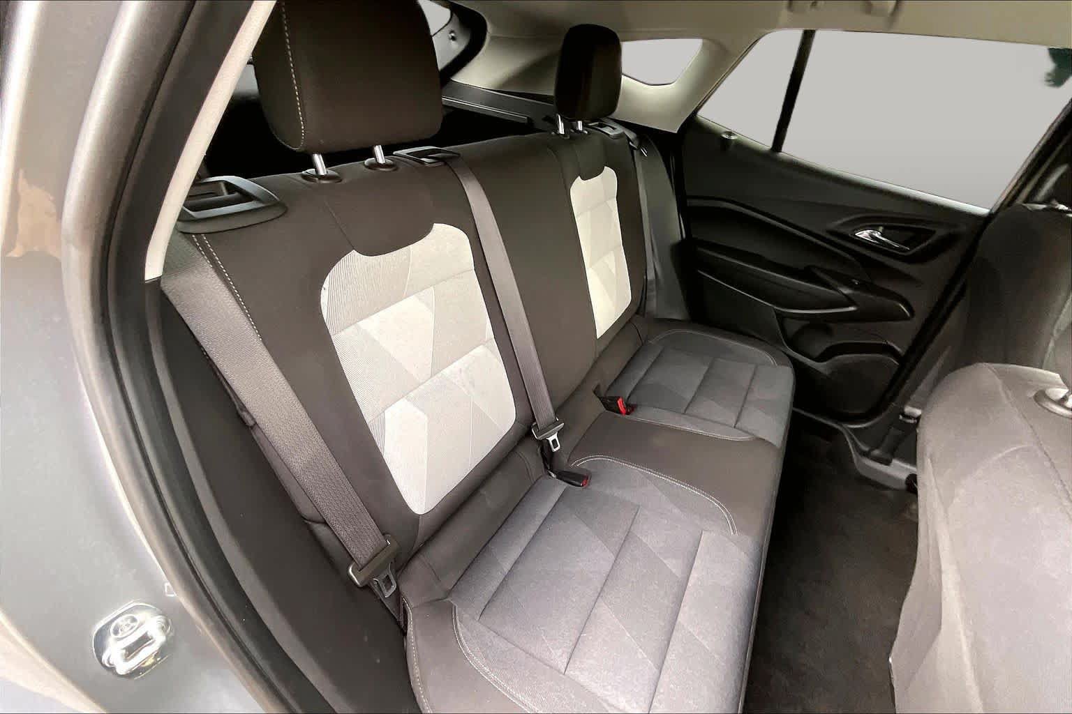 Used 2025 Chevrolet Trax LS w/ LS Convenience Package FWD image 19